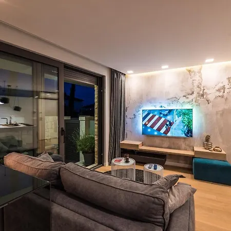 Luxury Luna With Private, Heated Pool Zara