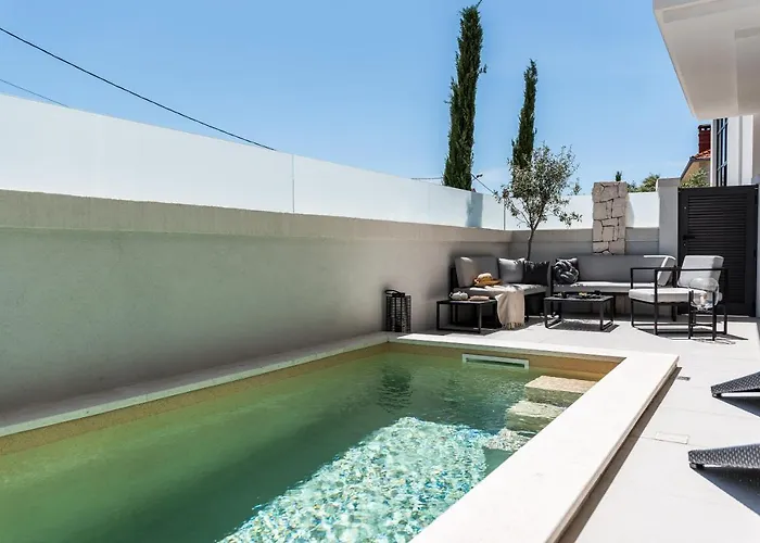 Luxury Luna With Private, Heated Pool *