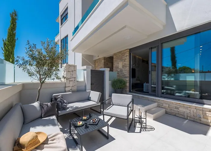 Luxury Luna With Private, Heated Pool Appartamento *