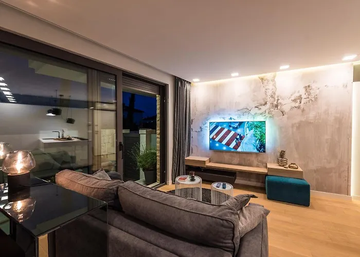 Luxury Luna With Private, Heated Pool Zara