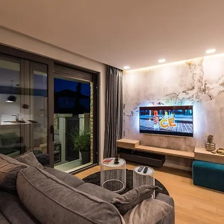 Luxury Luna With Private, Heated Pool *