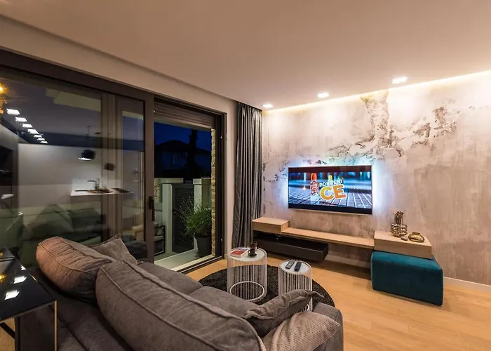 Luxury Luna With Private, Heated Pool *